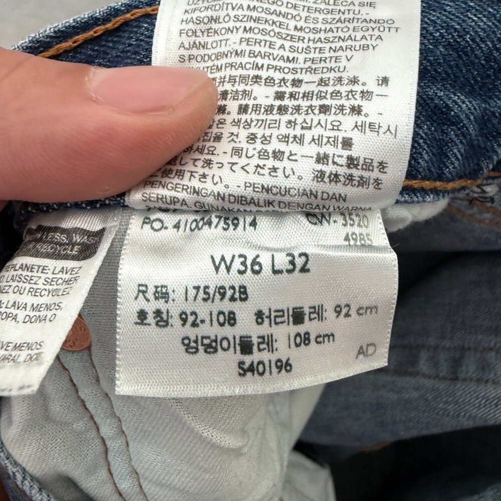 Levis 501 Jeans Mens 36x32 (34x29) Blue Straight Leg Button Fly - Picture 2 of 12